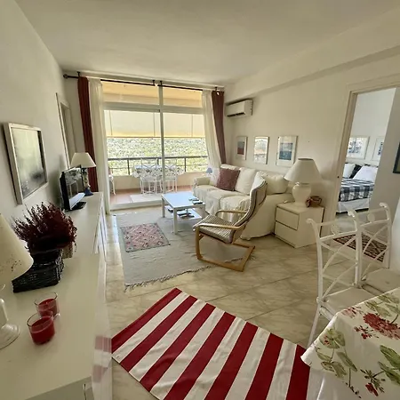 Aloha Neguri W Pool By Homing Apartment *